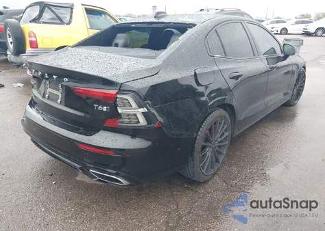 2019 Volvo S60 T6 R-Design z USA, uszkodzony, nr VIN 7JRA22TM5KG013637